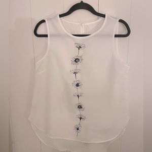 White daisy top
